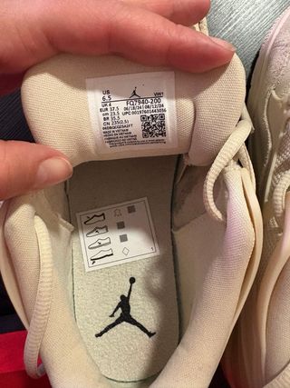 Tenis Air Jordan Beige