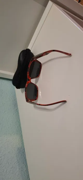 Gafas de sol Bollé negras y rojas