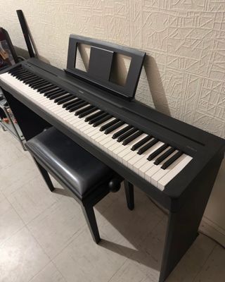 Piano Yamaha con banco