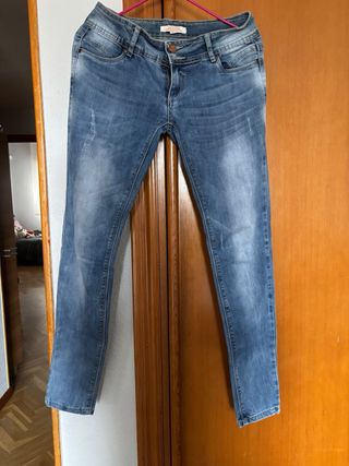 Vaqueros, falda y pantalón corto.