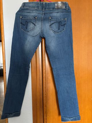 Vaqueros, falda y pantalón corto.