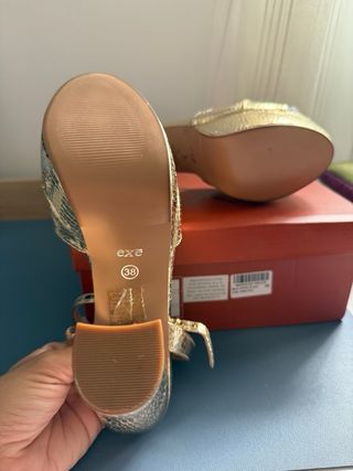 Zapato Exé Dorado Talla 38 Sin Estrenar