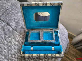 Joyero plateado con interior azul
