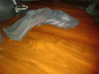 Botas de fútbol Adidas Negras y Naranjas