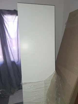 Puertas de madera macizas en blancas y madera