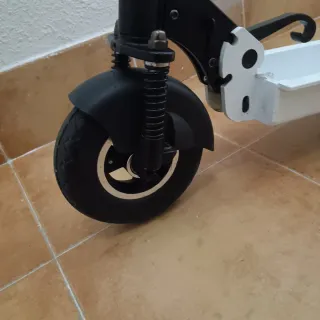 Chasis, manillar y rueda delantera patinete