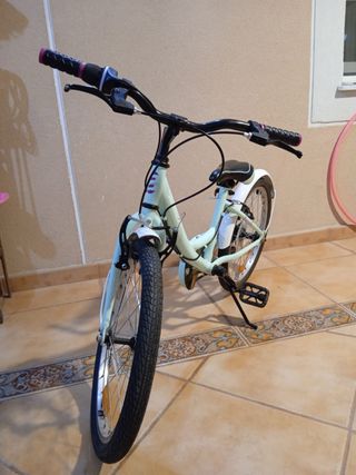 Bicicleta infantil niña en muy buen estado 16”