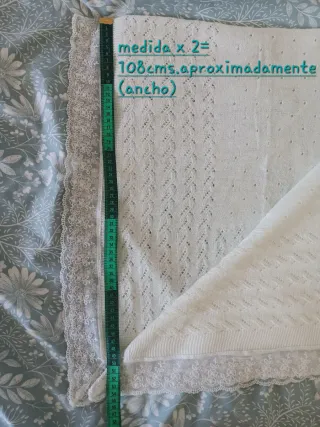 Toquilla de bebé de punto con encaje