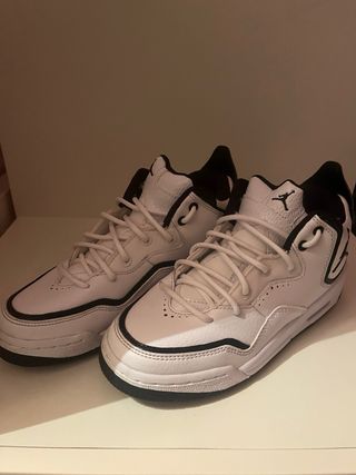 Zapatillas Jordan niño nuevas .
