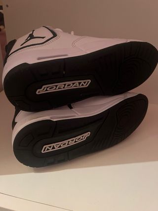Zapatillas Jordan niño nuevas .