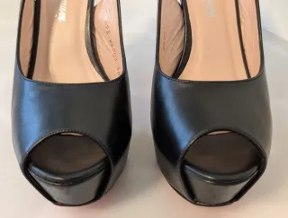 Zapatos Angari cuero negro y suela roja talla 38