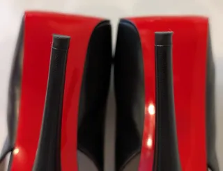 Zapatos Angari cuero negro y suela roja talla 38