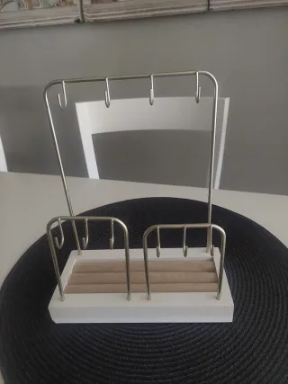 Appendiabiti per collane e bracciali