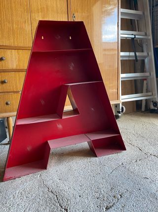 Estantería Roja Letra A
