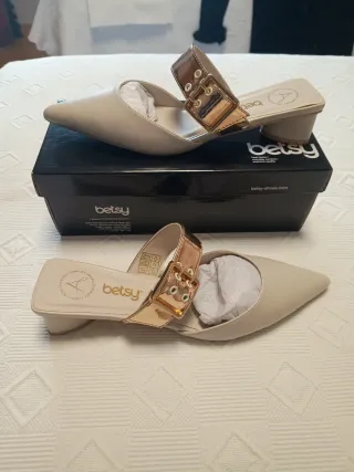 Zapatos Betsy Talla 40 Beige y Dorado