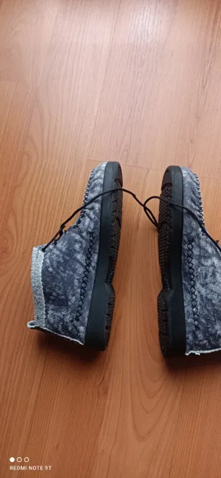 Zapatos de piel talla 35. Artesanos, cosidos mano