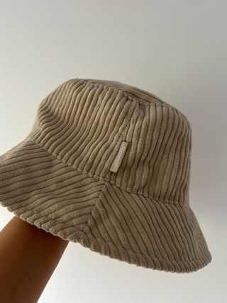 Gorro de pana camel