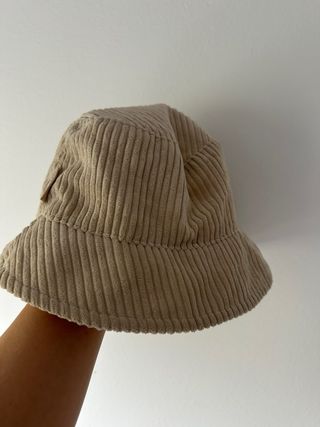 Gorro de pana camel