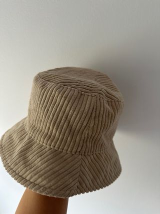 Gorro de pana camel