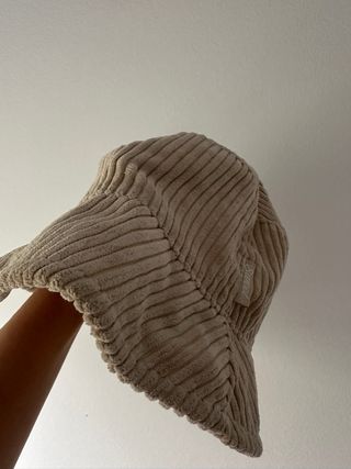 Gorro de pana camel
