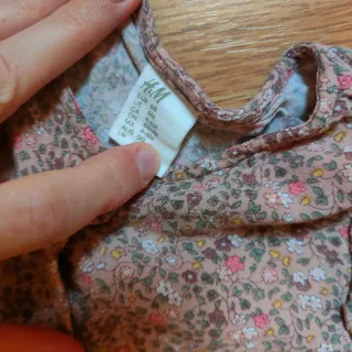 2 vestitini bimba fantasia floreale e con disegno