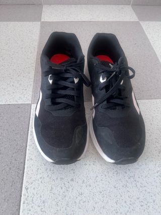 Zapatillas deportivas Reebok negras y blancas