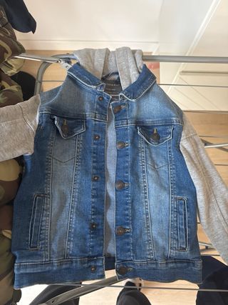 Chaqueta Camuflaje y cazadora vaquera niño