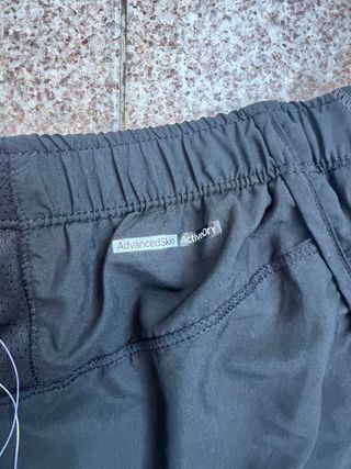 Shorts deportivos Salomon negros