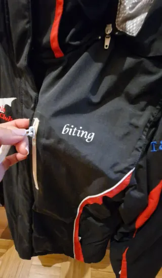 Giacca a vento Biting nera e rossa