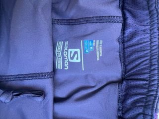 Short deportivo Salomon floral morado