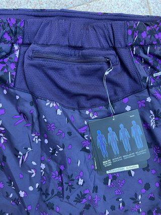 Short deportivo Salomon floral morado