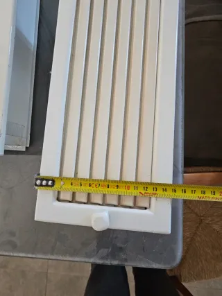 Rejillas ventilación chimenea metal blancas