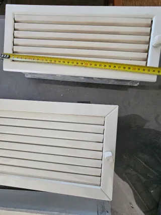 Rejillas ventilación chimenea metal blancas