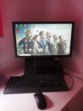 Estación de trabajo Lenovo + Pantalla+webcam