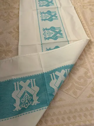 Runner beige e blu con disegno pavoncelle