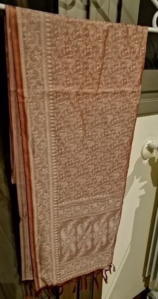 Pañuelo rosa palo con estampado plateado