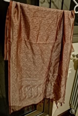 Pañuelo rosa palo con estampado plateado