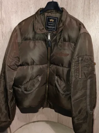 Chaqueta Alpha Industries Puffer Marrón