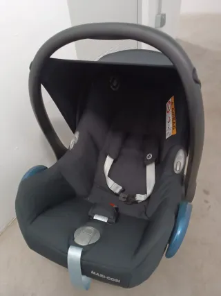 Carrito Bugaboo Fox 2 Gris + Silla auto Maxi Cosi