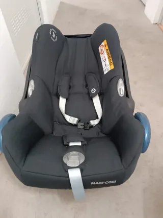 Carrito Bugaboo Fox 2 Gris + Silla auto Maxi Cosi