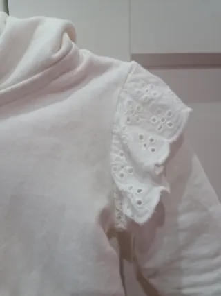 Chaqueta con capucha y bordado floral