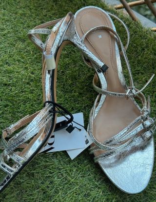 Sandalias plateadas de tacón Zara T.38
