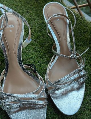 Sandalias plateadas de tacón Zara T.38