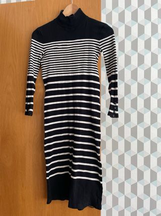 Vestido de rayas cuello alto