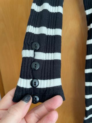 Vestido de rayas cuello alto