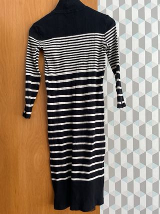 Vestido de rayas cuello alto