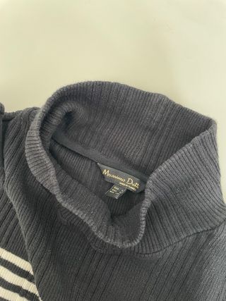 Vestido de rayas cuello alto