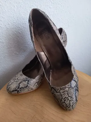 Zapatos de tacón estampado serpiente T.39
