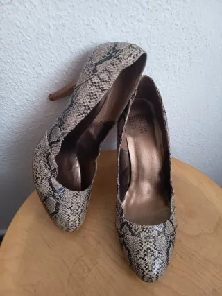 Zapatos de tacón estampado serpiente T.39