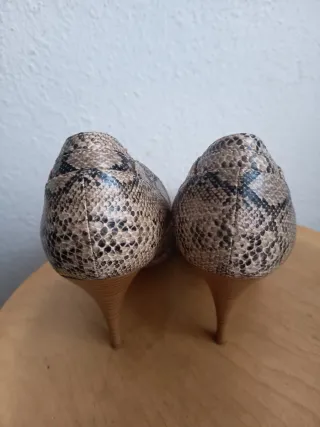 Zapatos de tacón estampado serpiente T.39